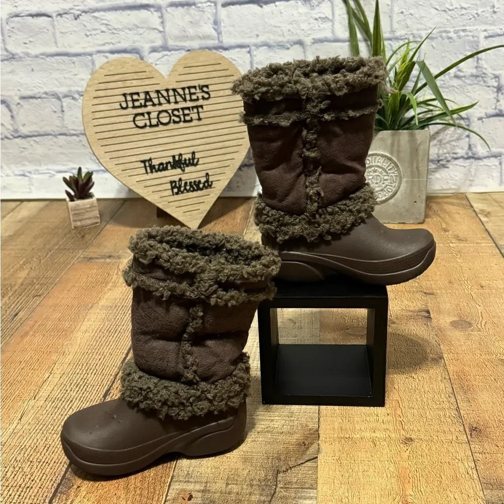 Crocs Nadia Kids Boot Size 8/9 Brown Sherpa Faux Fur Lined Pull On Winter
